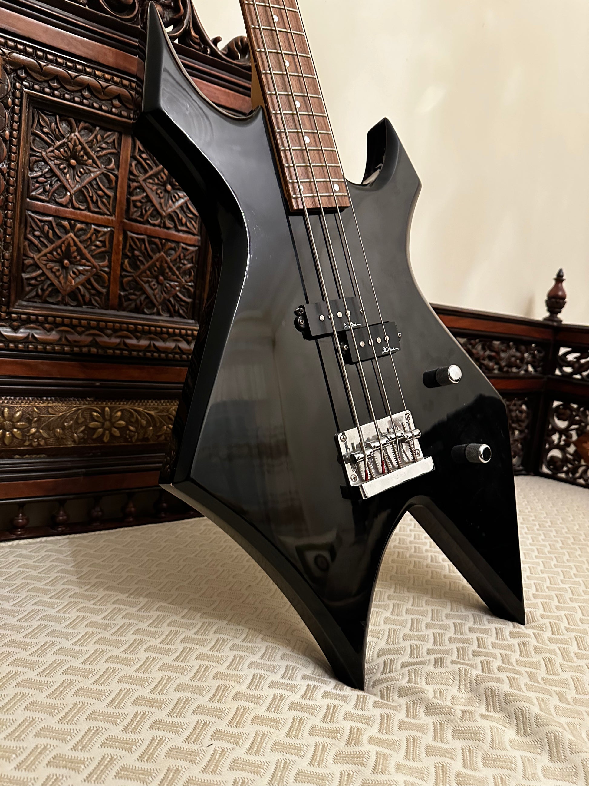 BC Rich Bronze Series Warlock Bass