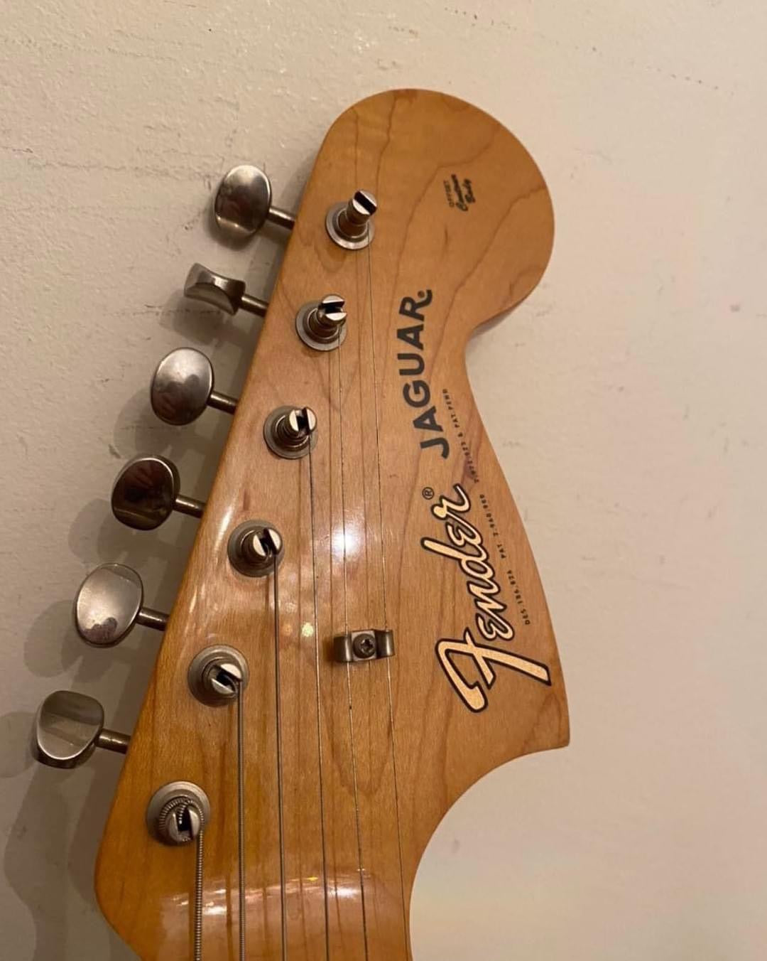 Fender Classic Player Jaguar® Special 3 color Sunburst
