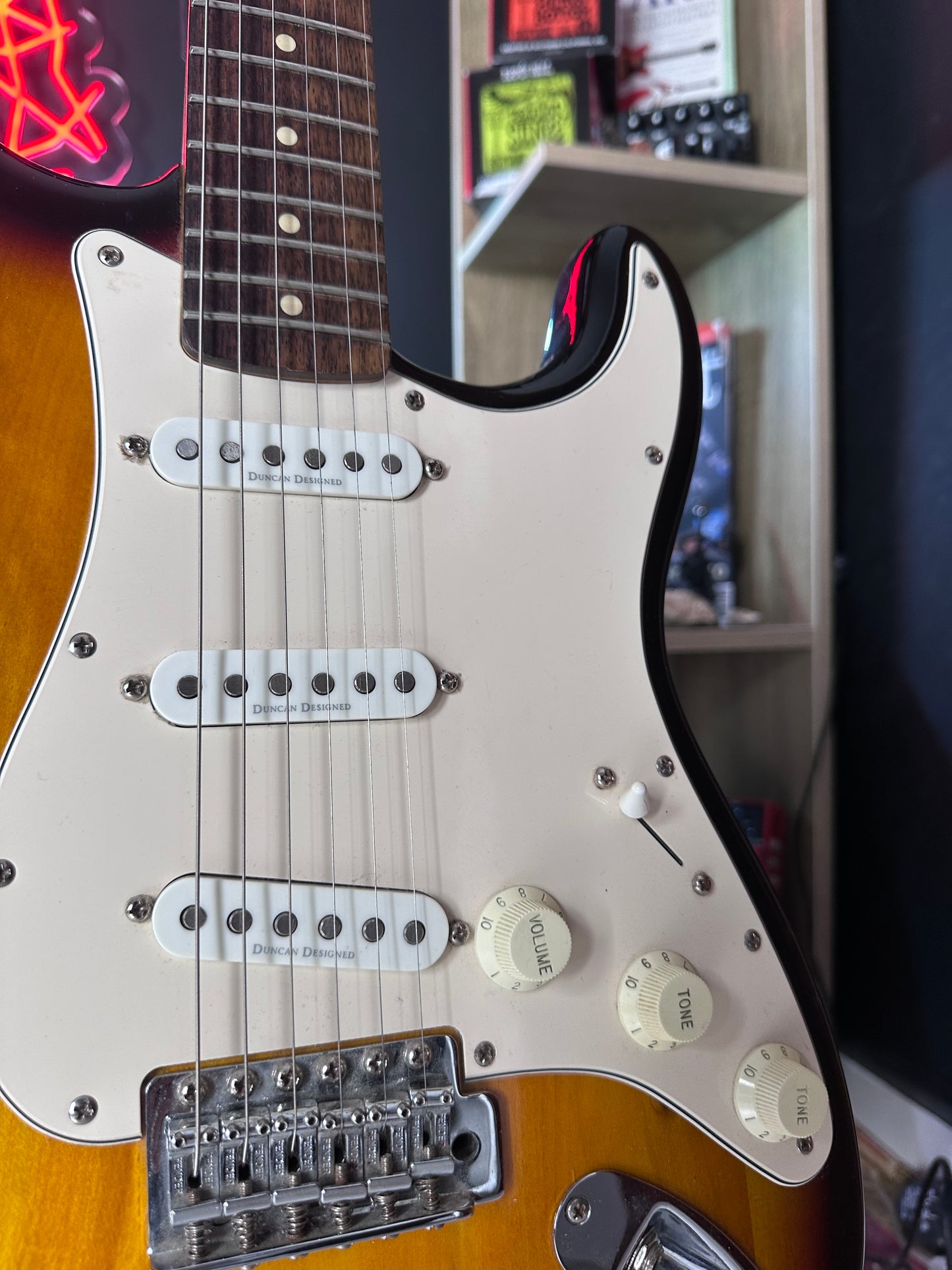Squier Vintage Modified Stratocaster Sunburst Electric Guitar
