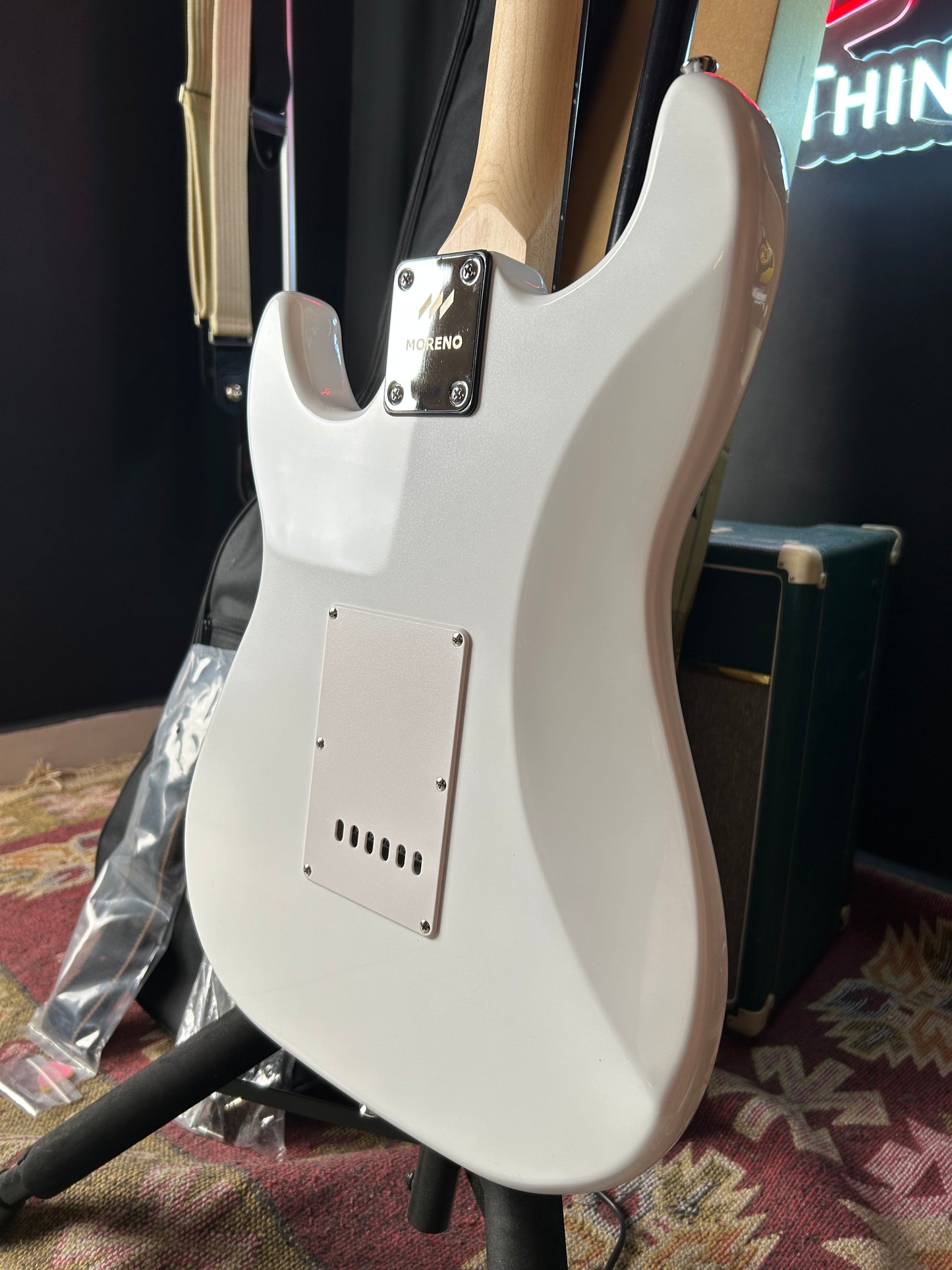 * Brand New * Moreno ST-100 HSS Gloss White Electric Guitar + free bag, strap and cable