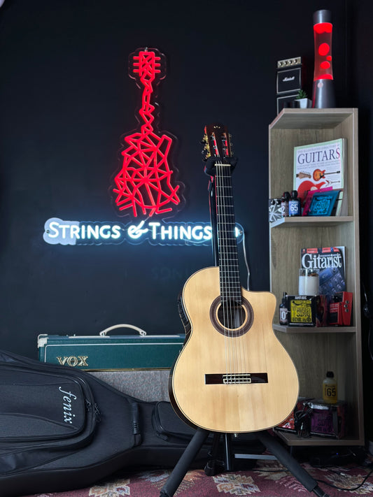 Cordoba Iberia Series GK Studio Negra Gypsy Kings Signature Model with gigbag - 550 JDs