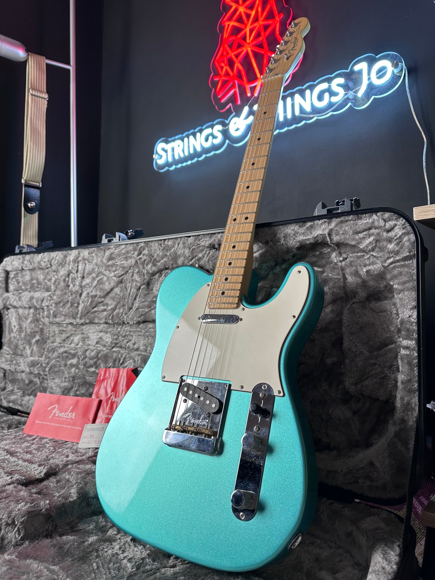 Fender American Professional Telecaster® Mystic Sea Foam