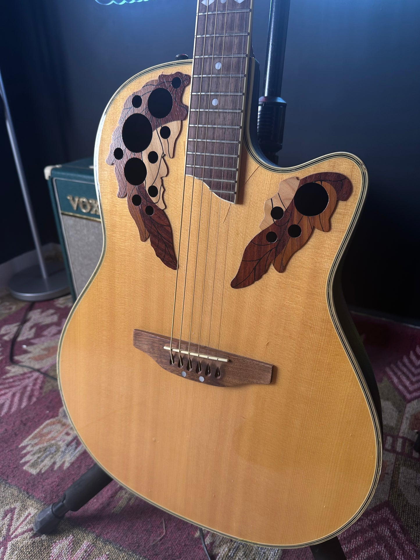 Ovation CS257 Celebrity Deluxe Natural Plum Burst + hardcase