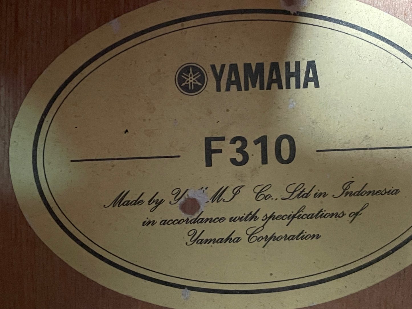 Yamaha F310 Dreadnaught Acoustic Guitar with hardcase