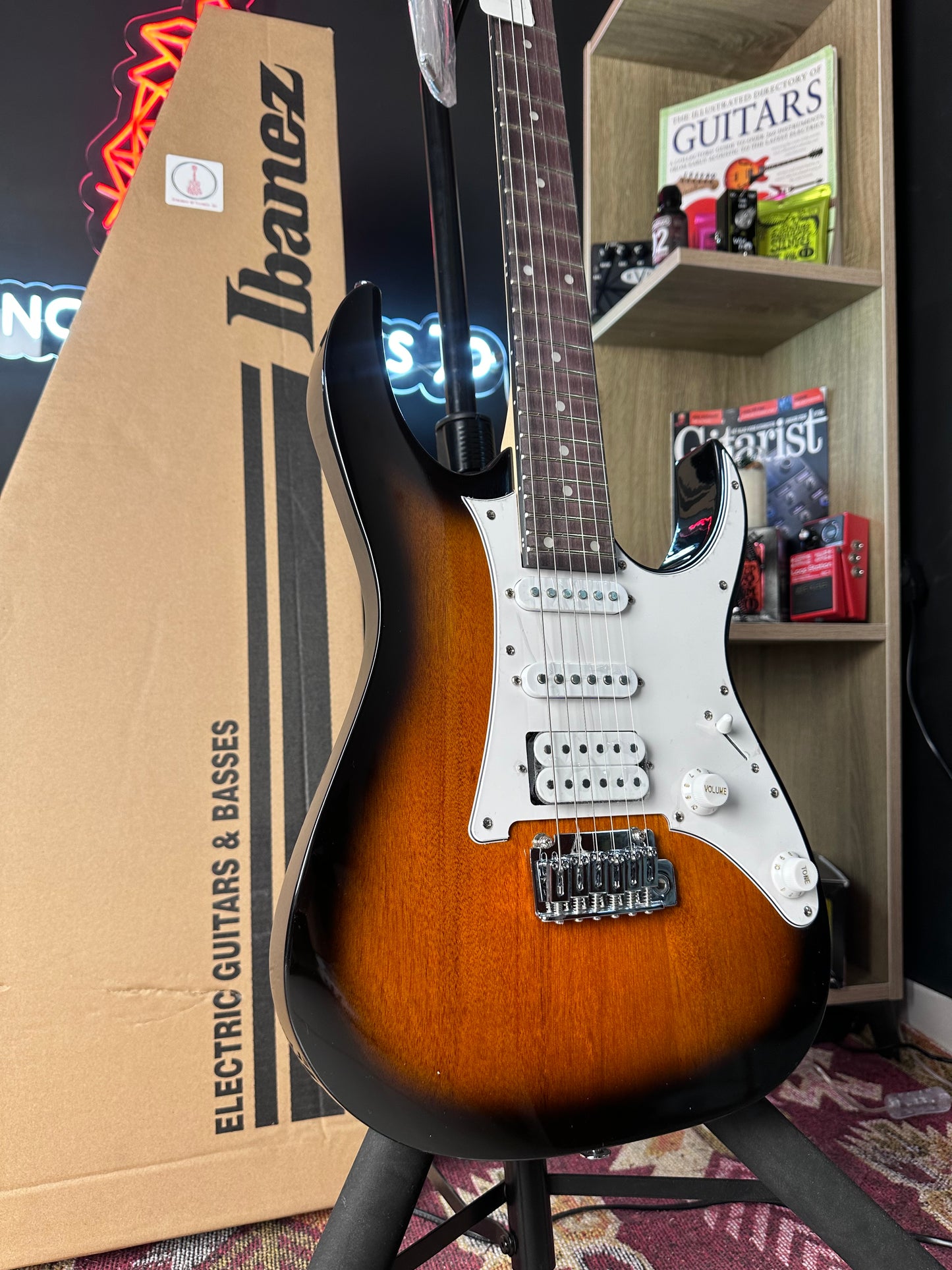 * Brand New * Ibanez GRG-140 SB Electric guitat