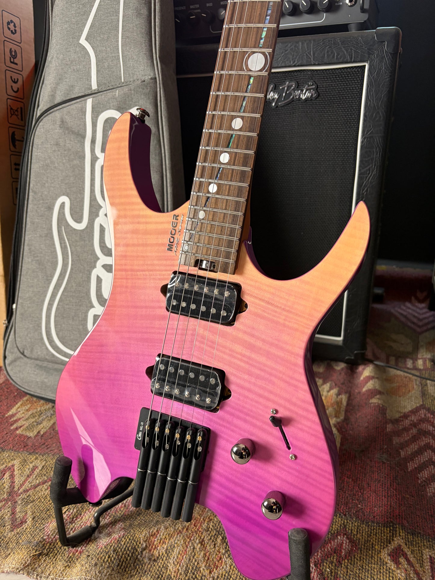 Mooer MHL100 Purple Gradient Headless Electric Guitar + Premium case