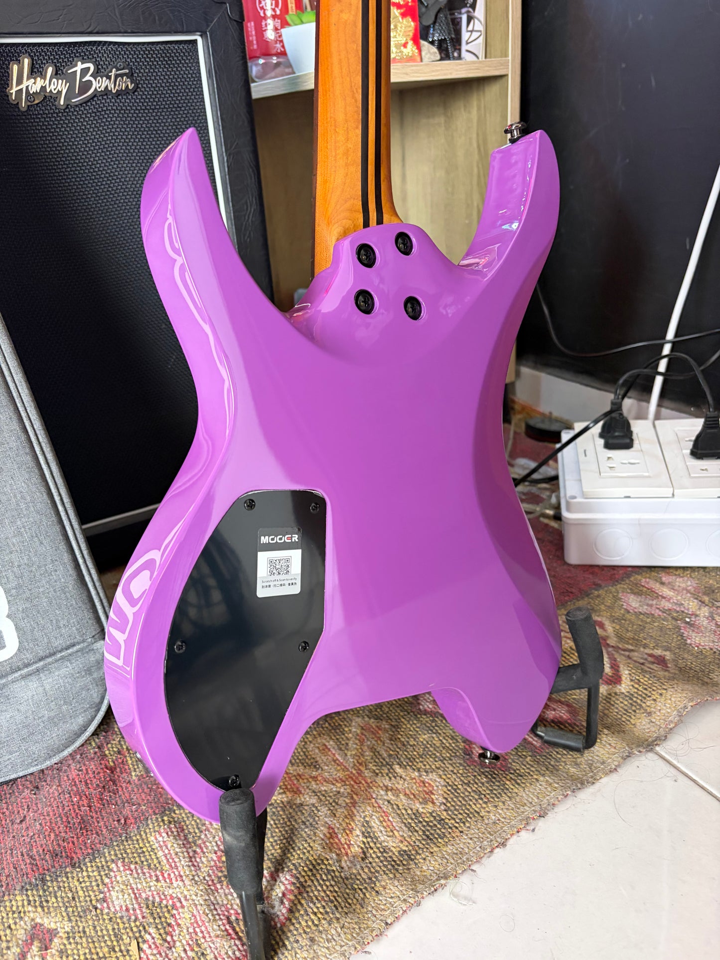 Mooer MHL100 Purple Gradient Headless Electric Guitar + Premium case