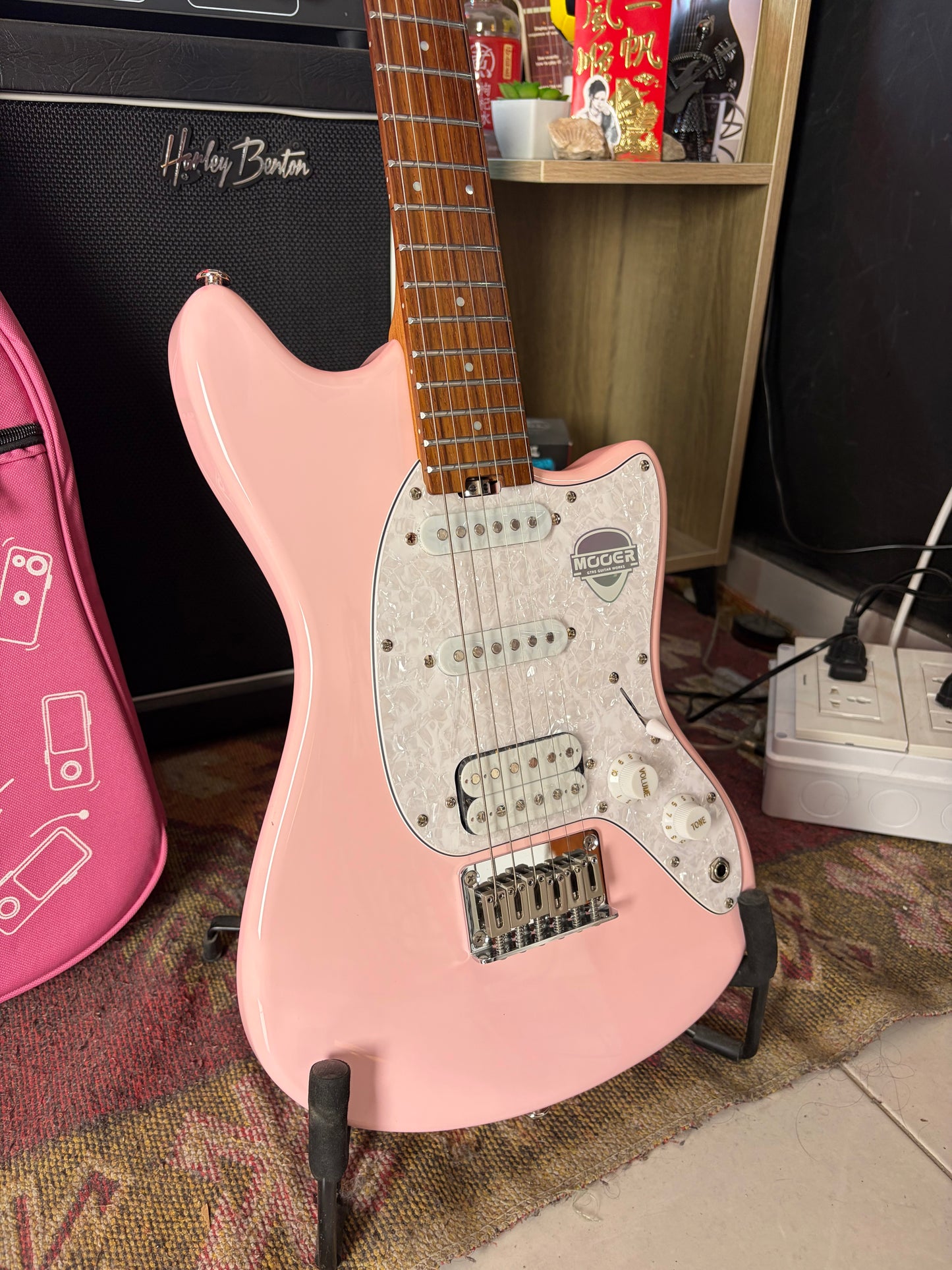 * Brand New * Mooer MLT10 Candy Pink Electric Guitar