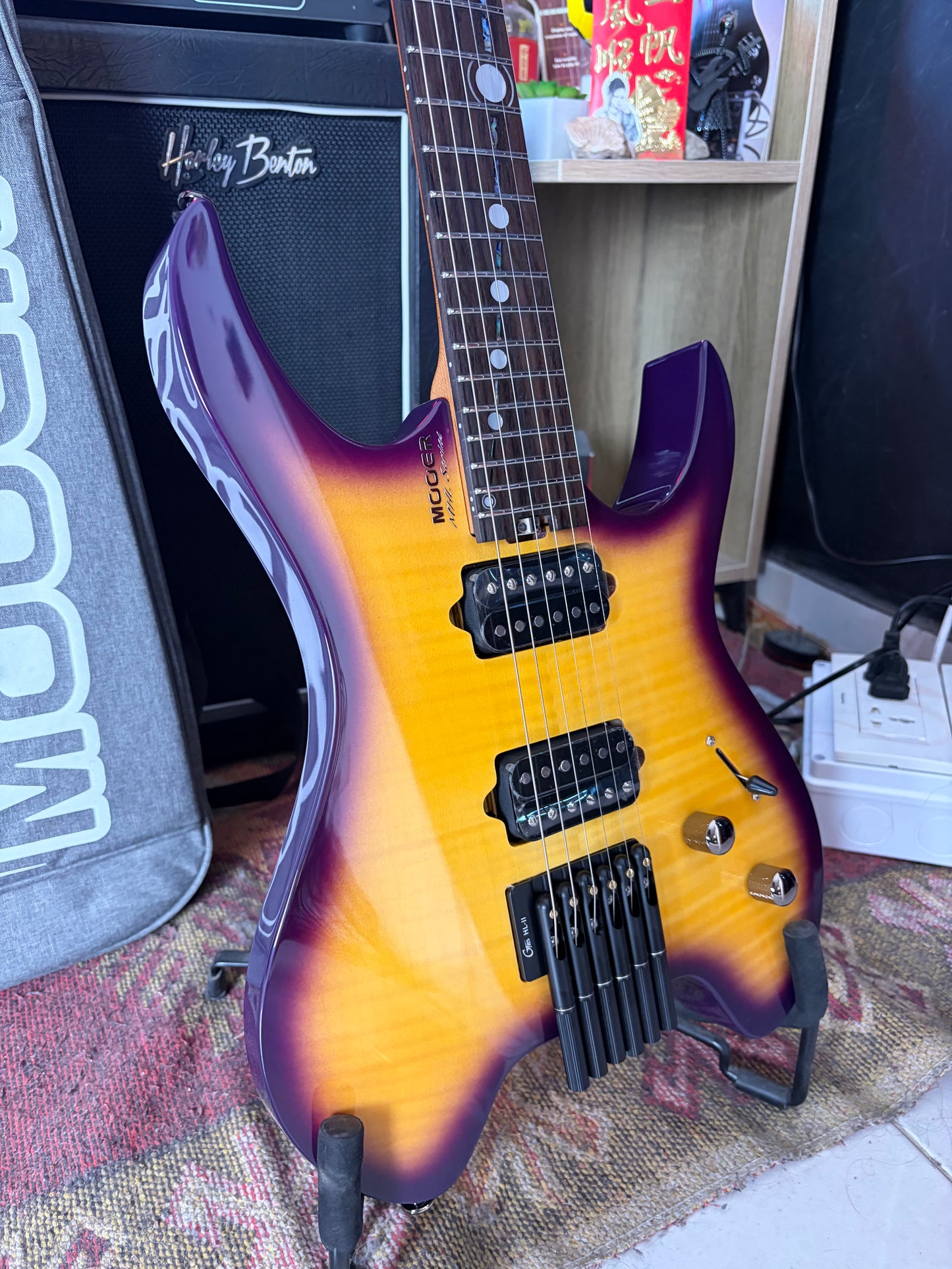 Mooer MHL100 Purple Burst Headless Electric Guitar + Premium case