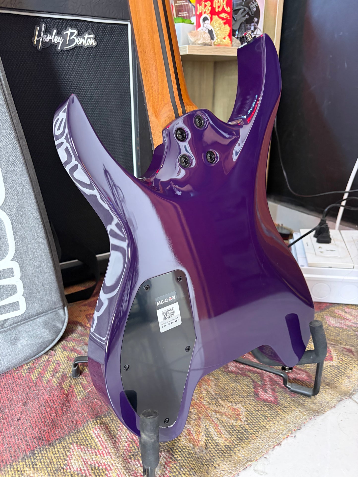 Mooer MHL100 Purple Burst Headless Electric Guitar + Premium case