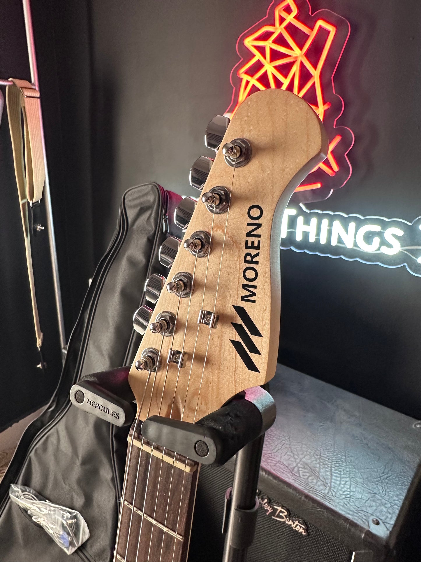 * Brand New * Moreno ST-100 HSS Metallic Silver Electric Guitar + free bag, picks and cable