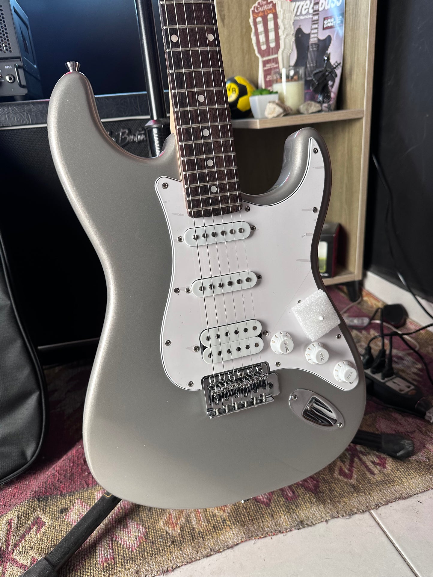 * Brand New * Moreno ST-100 HSS Metallic Silver Electric Guitar + free bag, picks and cable