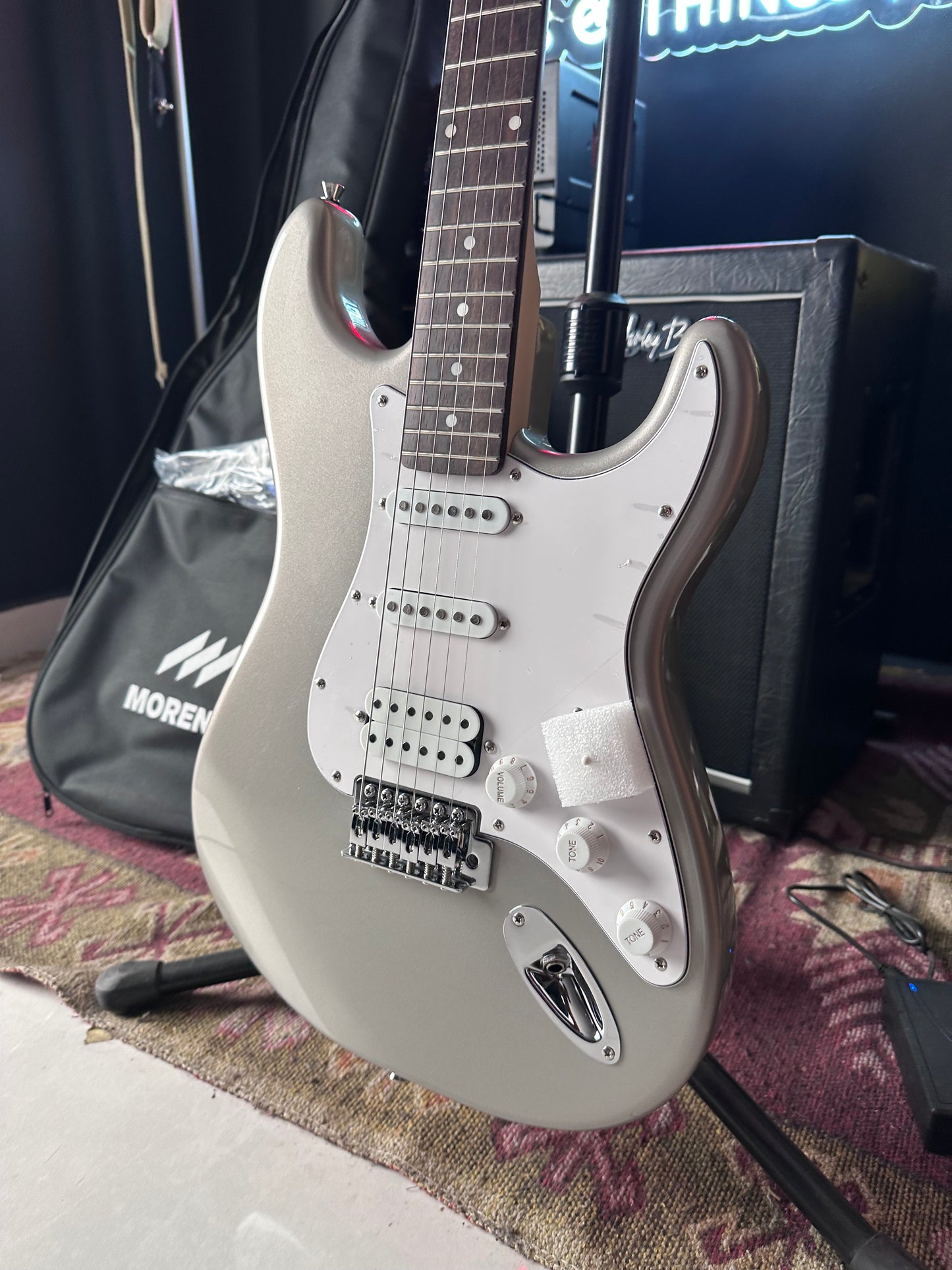 * Brand New * Moreno ST-100 HSS Metallic Silver Electric Guitar + free bag, picks and cable