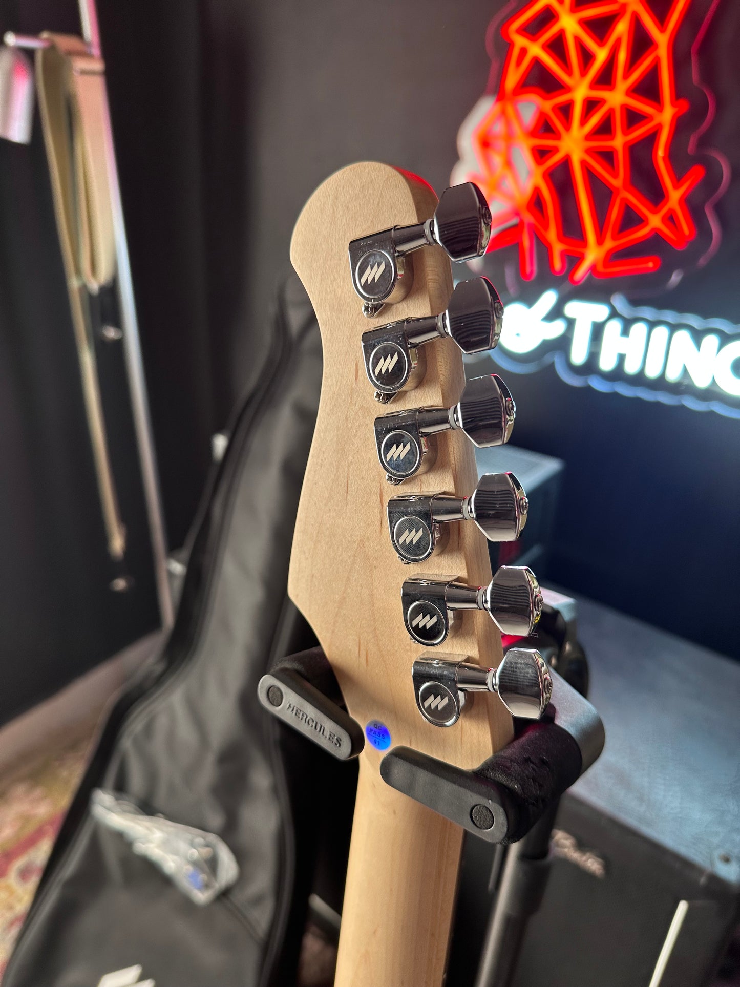 * Brand New * Moreno ST-100 HSS Metallic Silver Electric Guitar + free bag, picks and cable