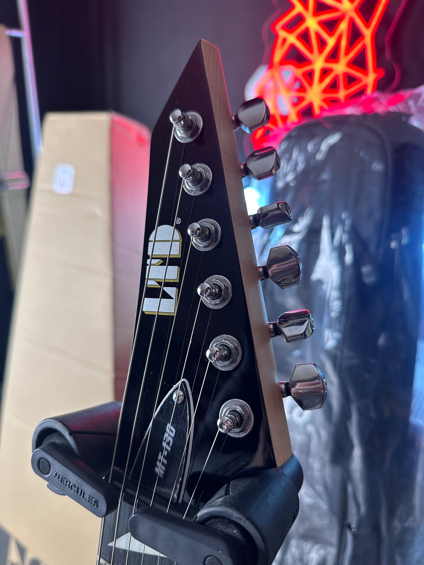 * Brand New * ESP LTD MT-130 HSH BK Electric Guitar Pack