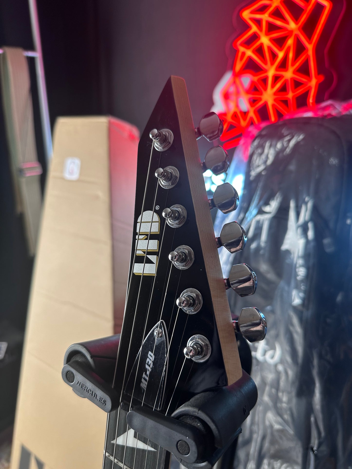 * Brand New * ESP LTD MT-130 HSH BK Electric Guitar Pack