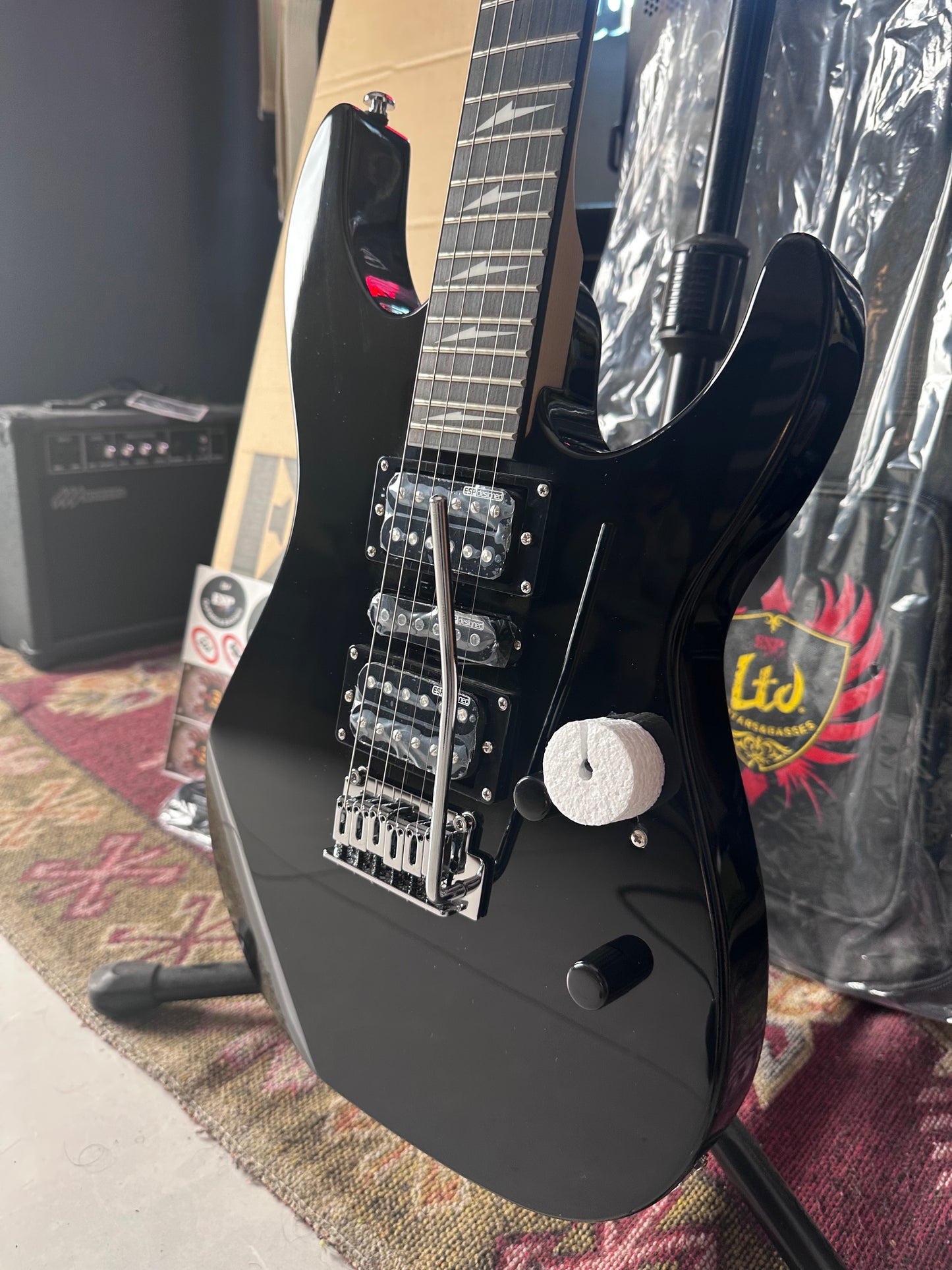 * Brand New * ESP LTD MT-130 HSH BK Electric Guitar Pack