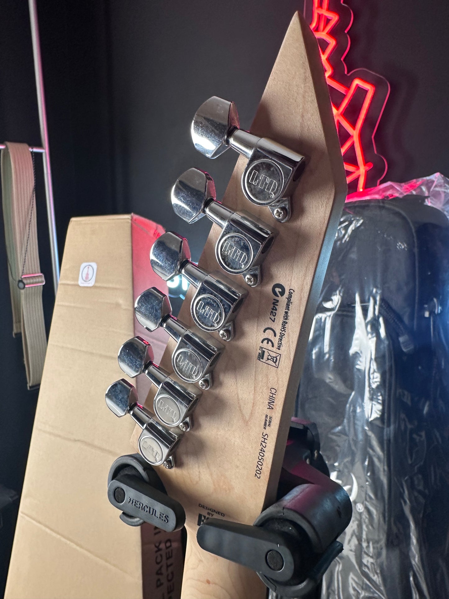 * Brand New * ESP LTD MT-130 HSH WH Electric Guitar Pack