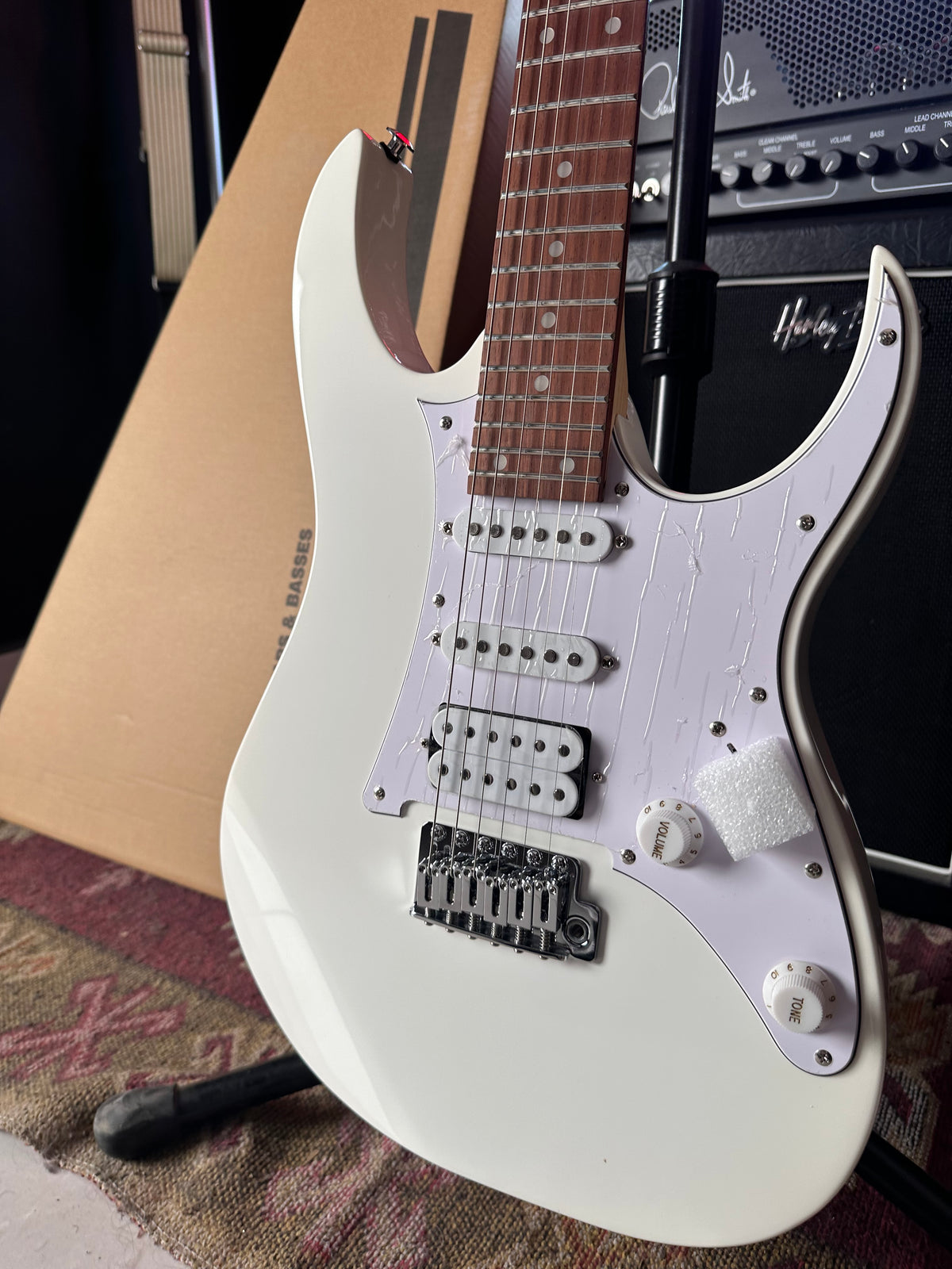 * Brand New * Ibanez GRG-140 Wh Electric Guitar * Brand New * Ibanez GRG-140 Wh Electric Guitar