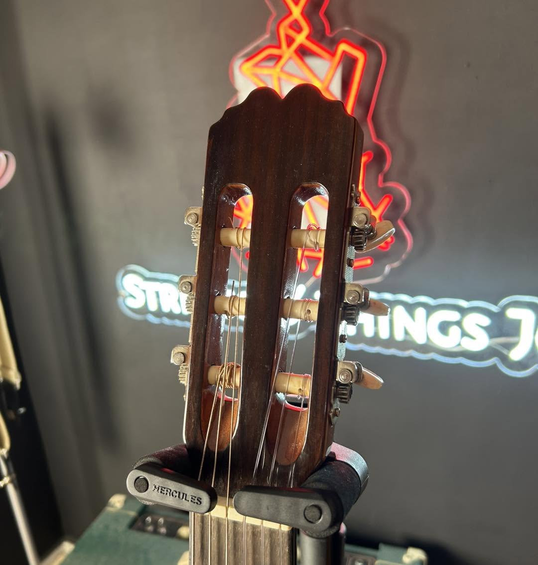 Admira Sara Electro Cutaway classical/electric guitar Admira Sara Electro Cutaway classical/electric guitar