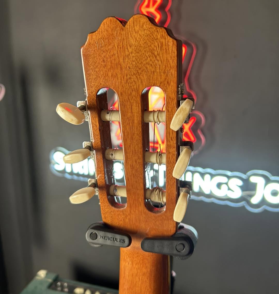 Admira Sara Electro Cutaway classical/electric guitar Admira Sara Electro Cutaway classical/electric guitar