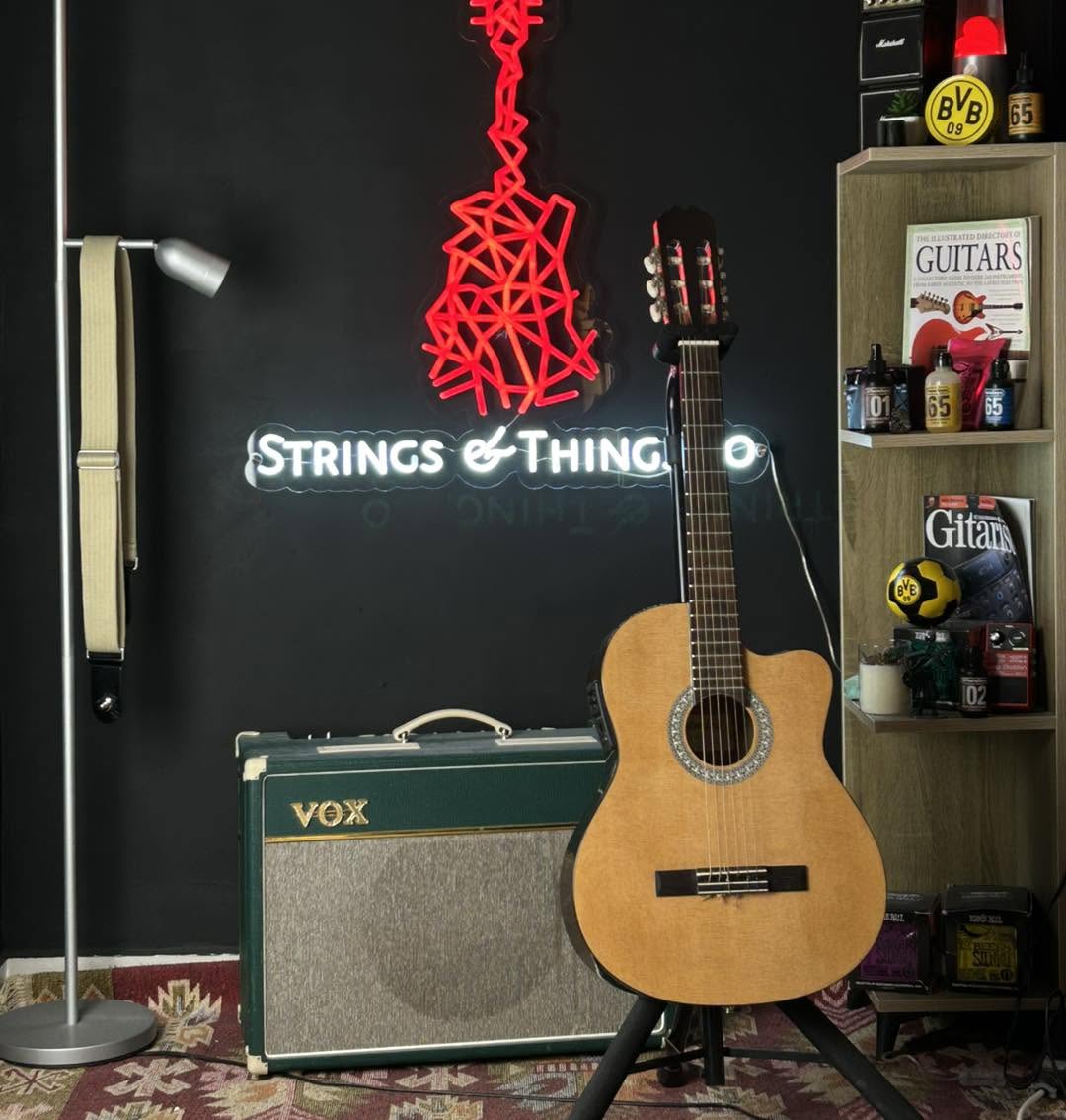 Admira Sara Electro Cutaway classical/electric guitar Admira Sara Electro Cutaway classical/electric guitar