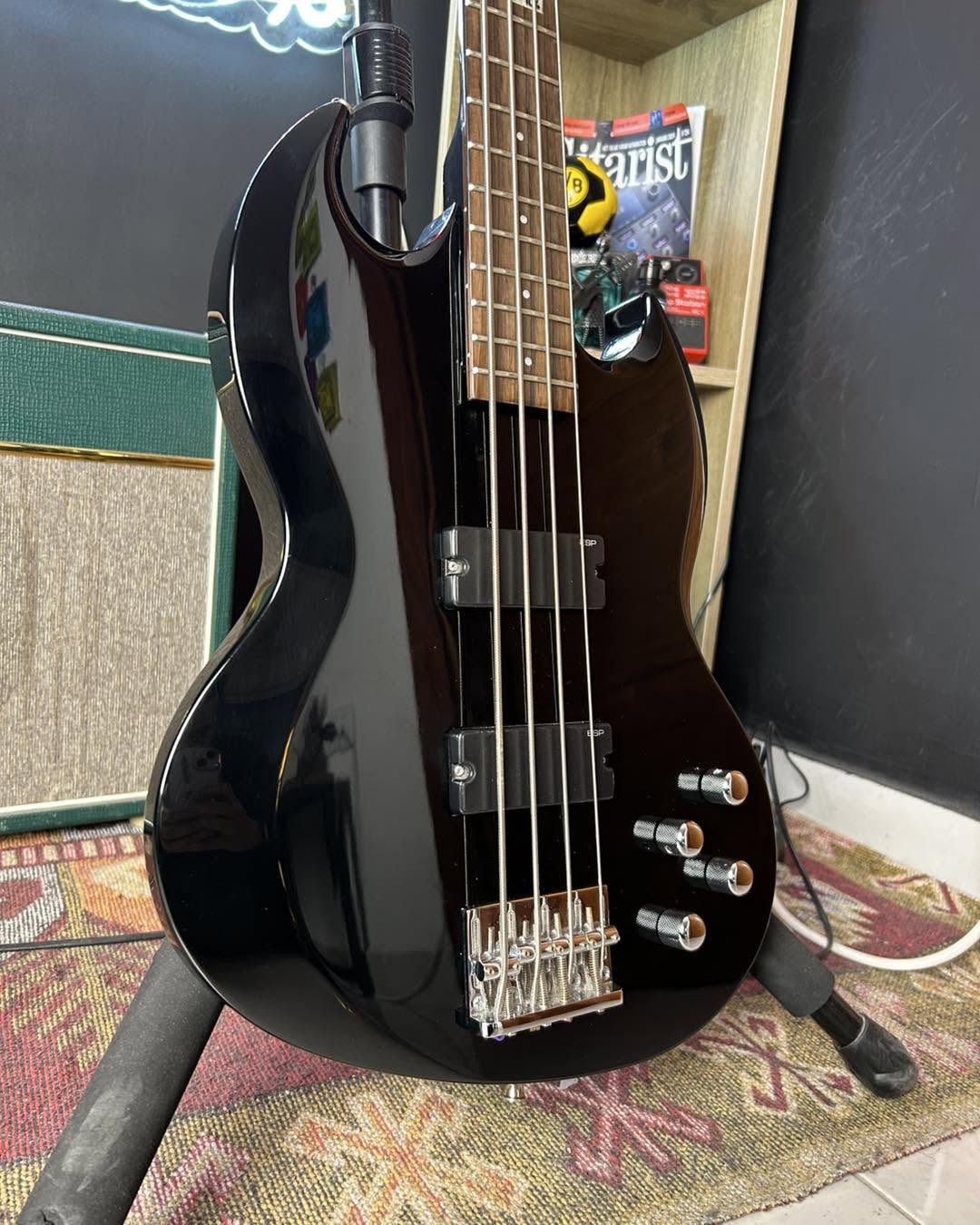 ESP LTD Viper 104 Bass Guitar ESP LTD Viper 104 Bass Guitar