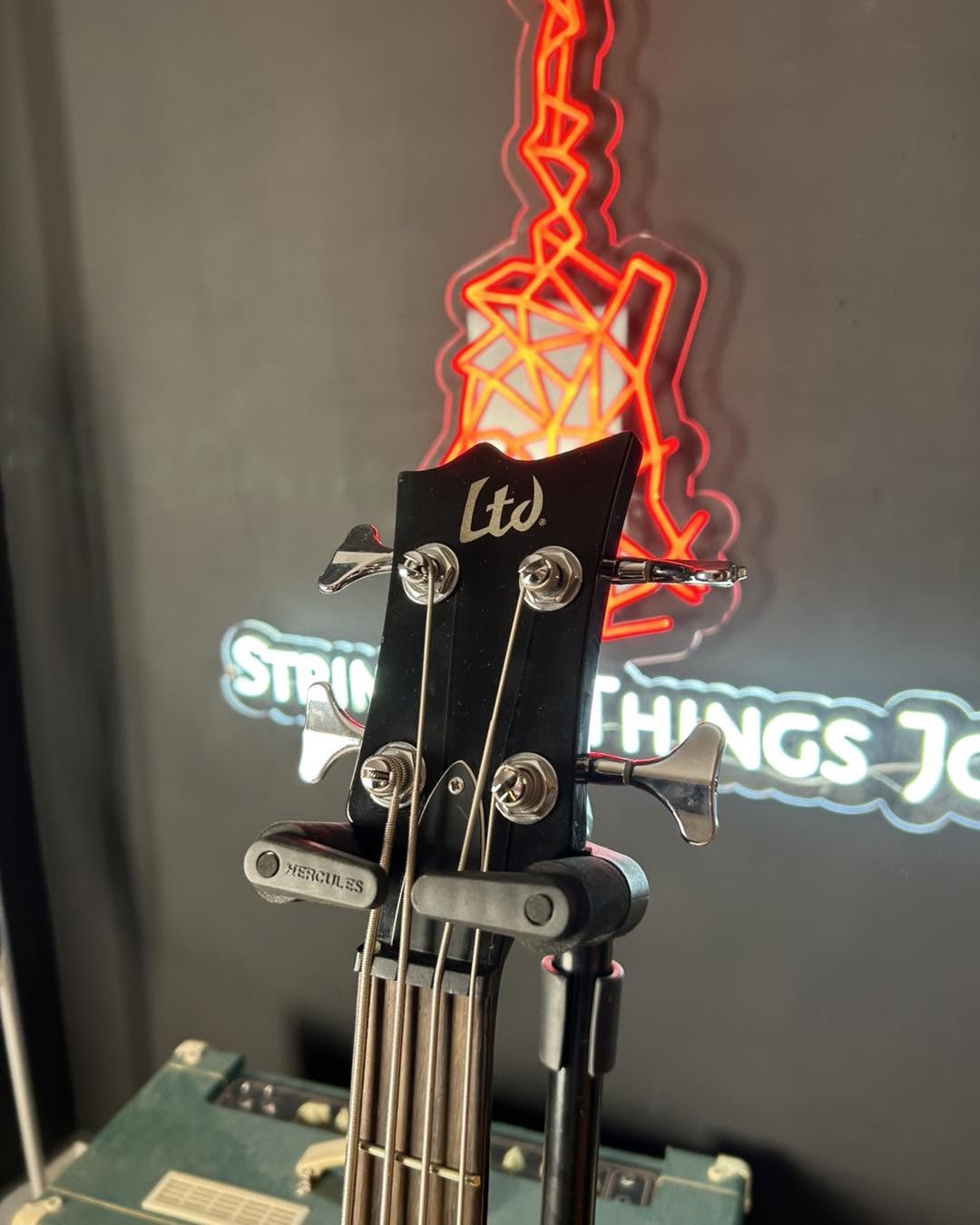 ESP LTD Viper 104 Bass Guitar ESP LTD Viper 104 Bass Guitar