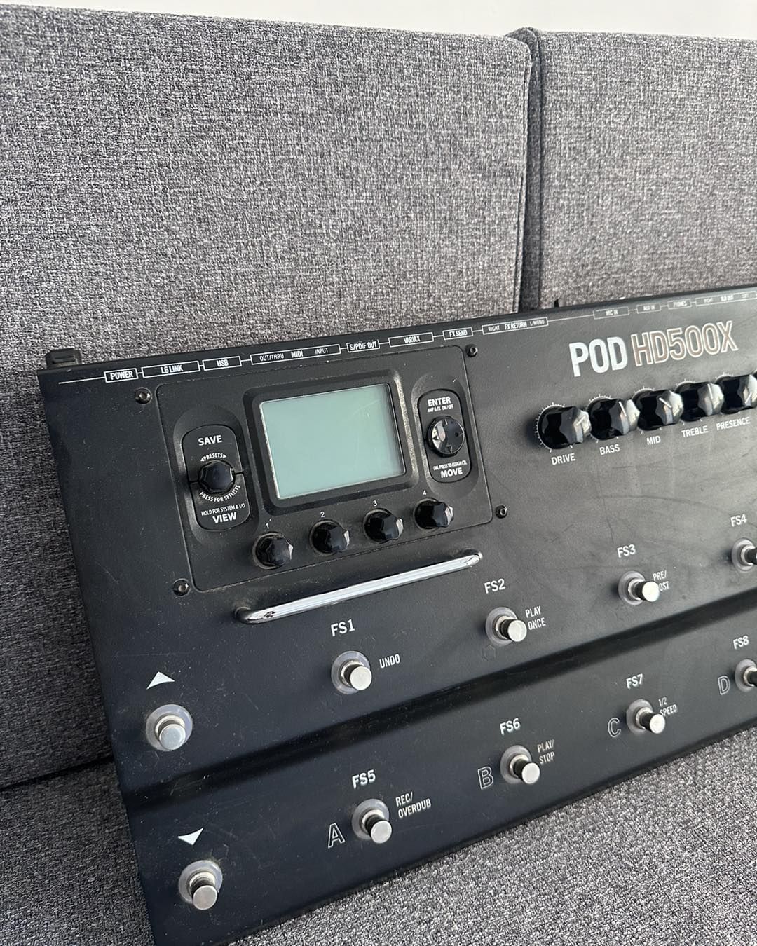 Line 6 POD HD500X Guitar Multi-effects Floor Processor with free carrying case