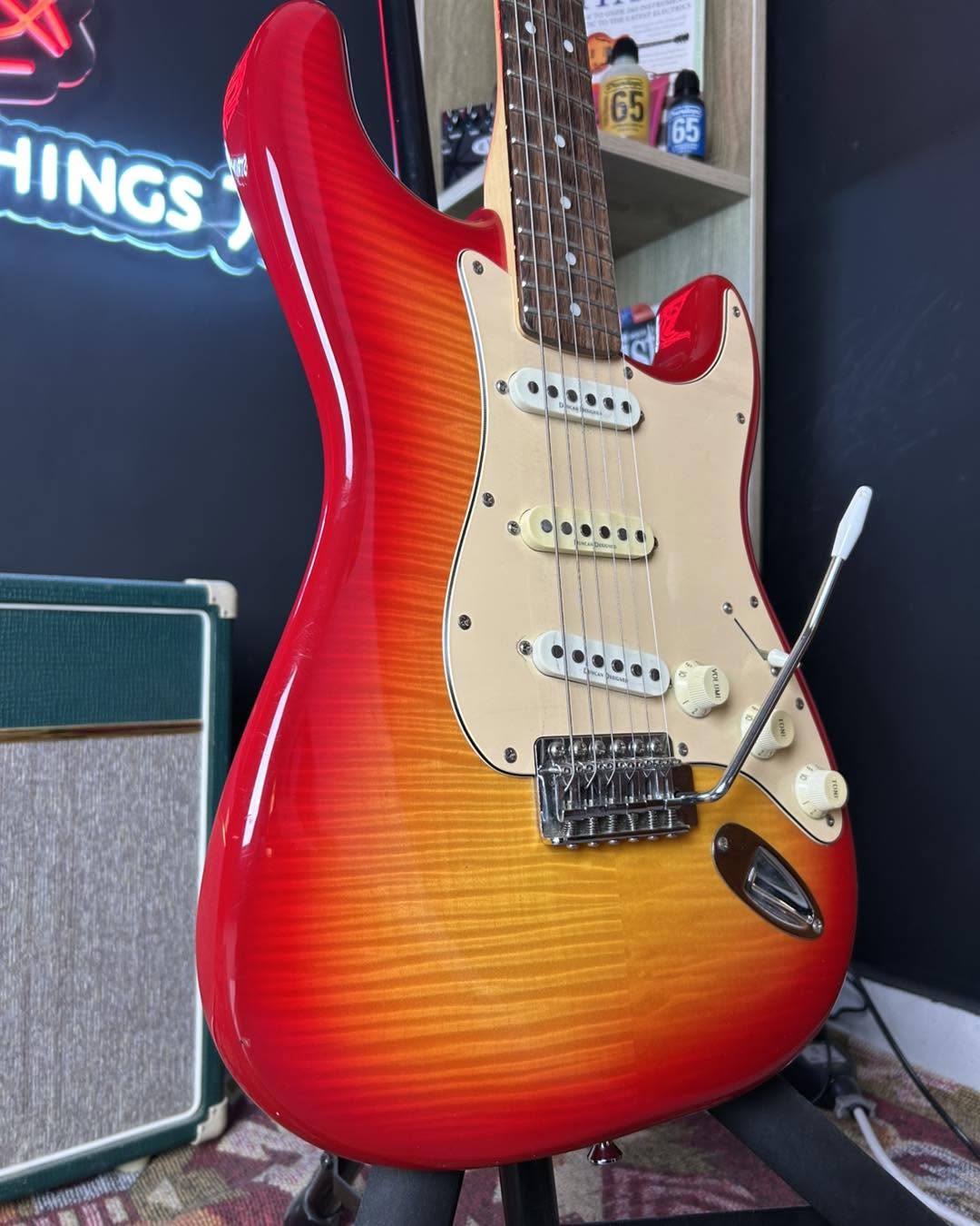 Squier Vintage Modified Stratocaster Flamed Cherry Sunburst Electric Guitar
