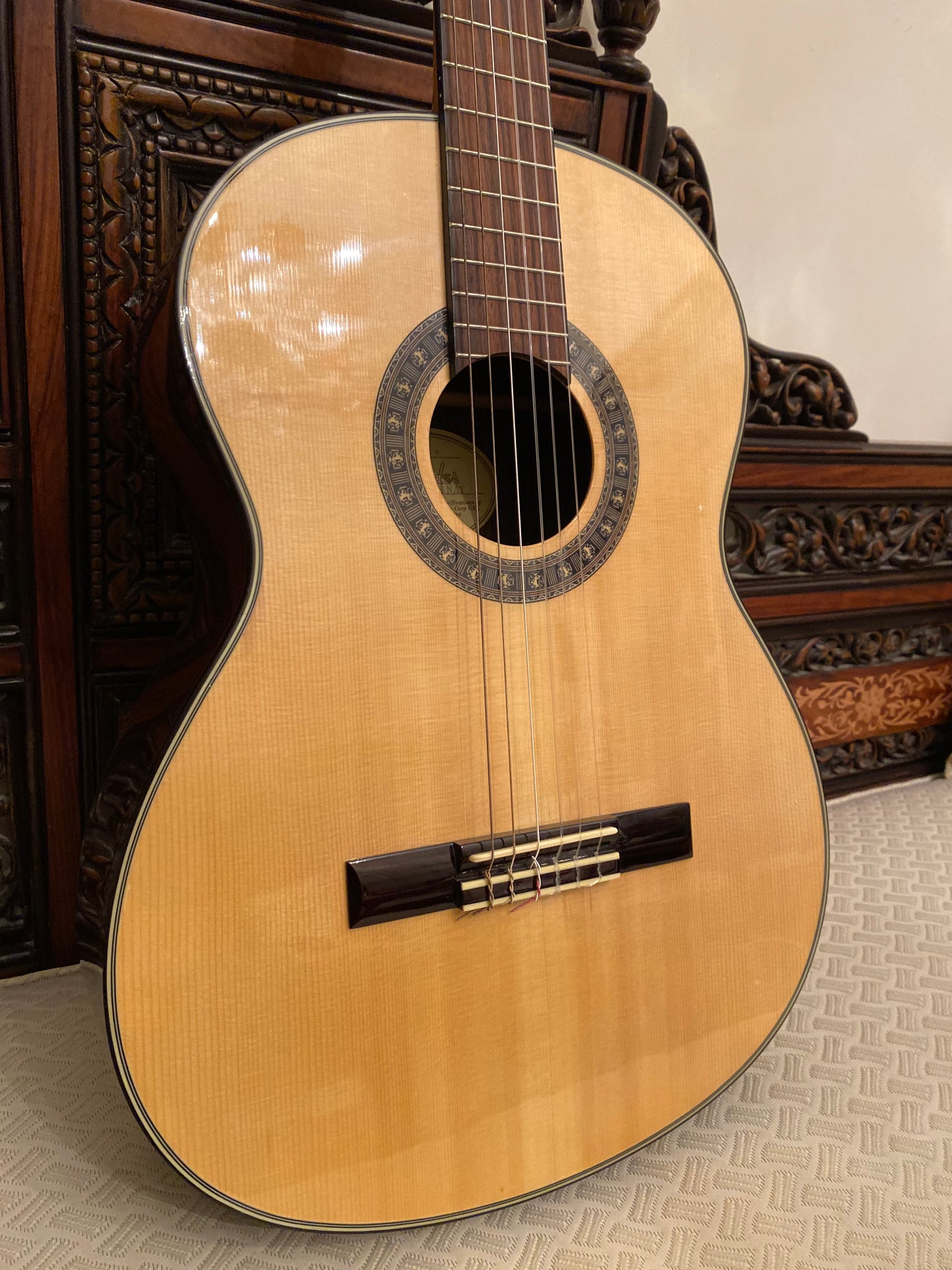 Fender CDN-210S Classical guitar